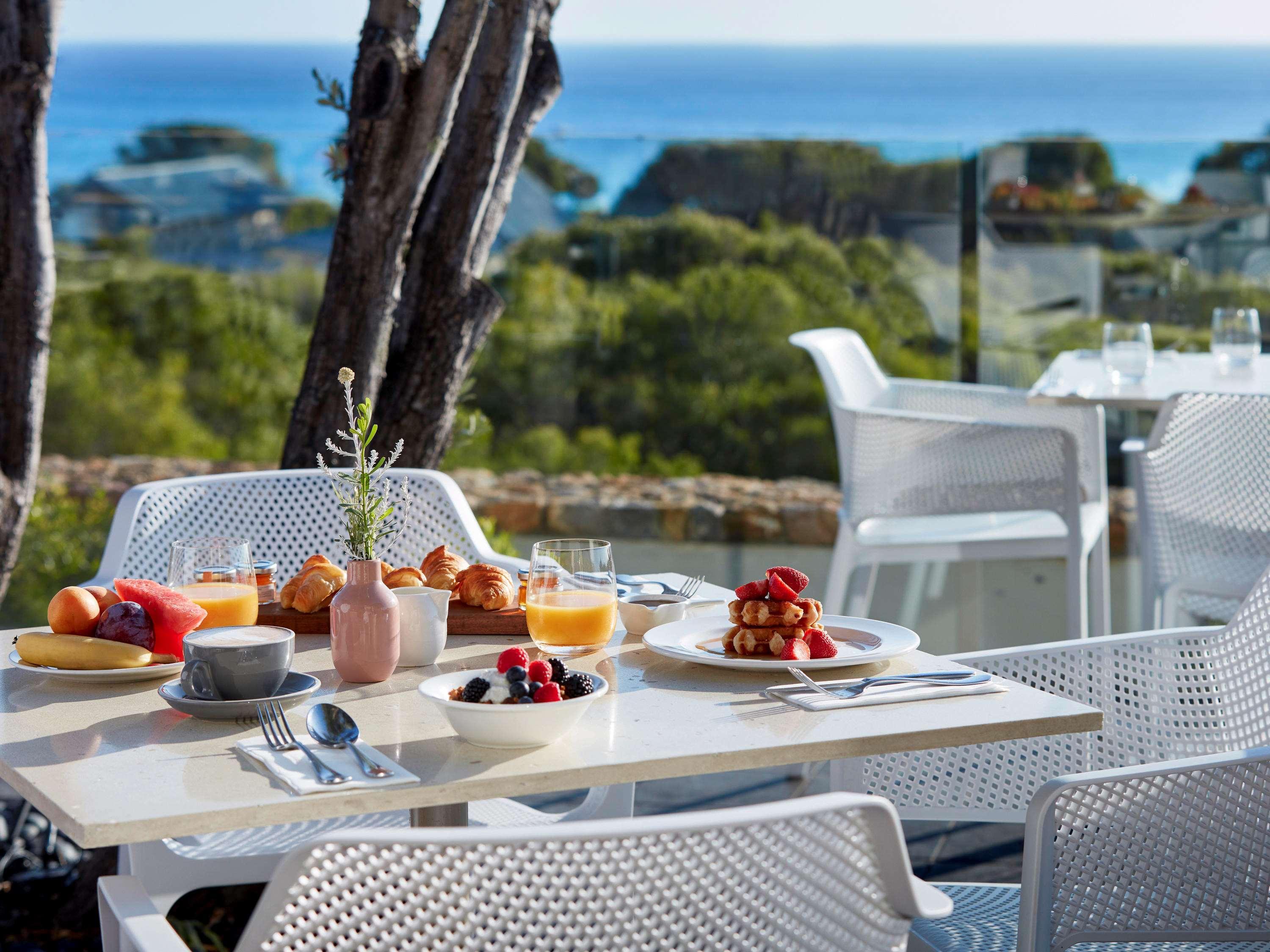 Pullman Bunker Bay Resort Margaret River Дансборо Экстерьер фото Breakfast at the hotel
